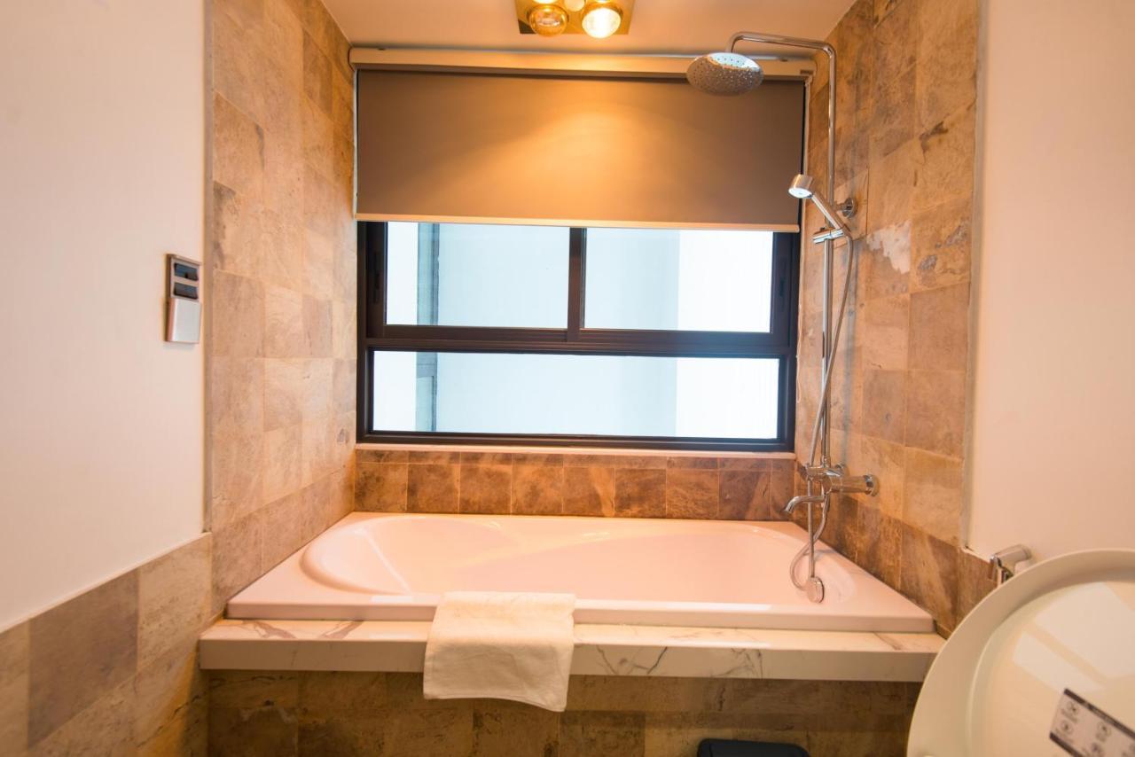 22Housing Hotel & Apartment 81 Linh Lang Hanoi Eksteriør billede