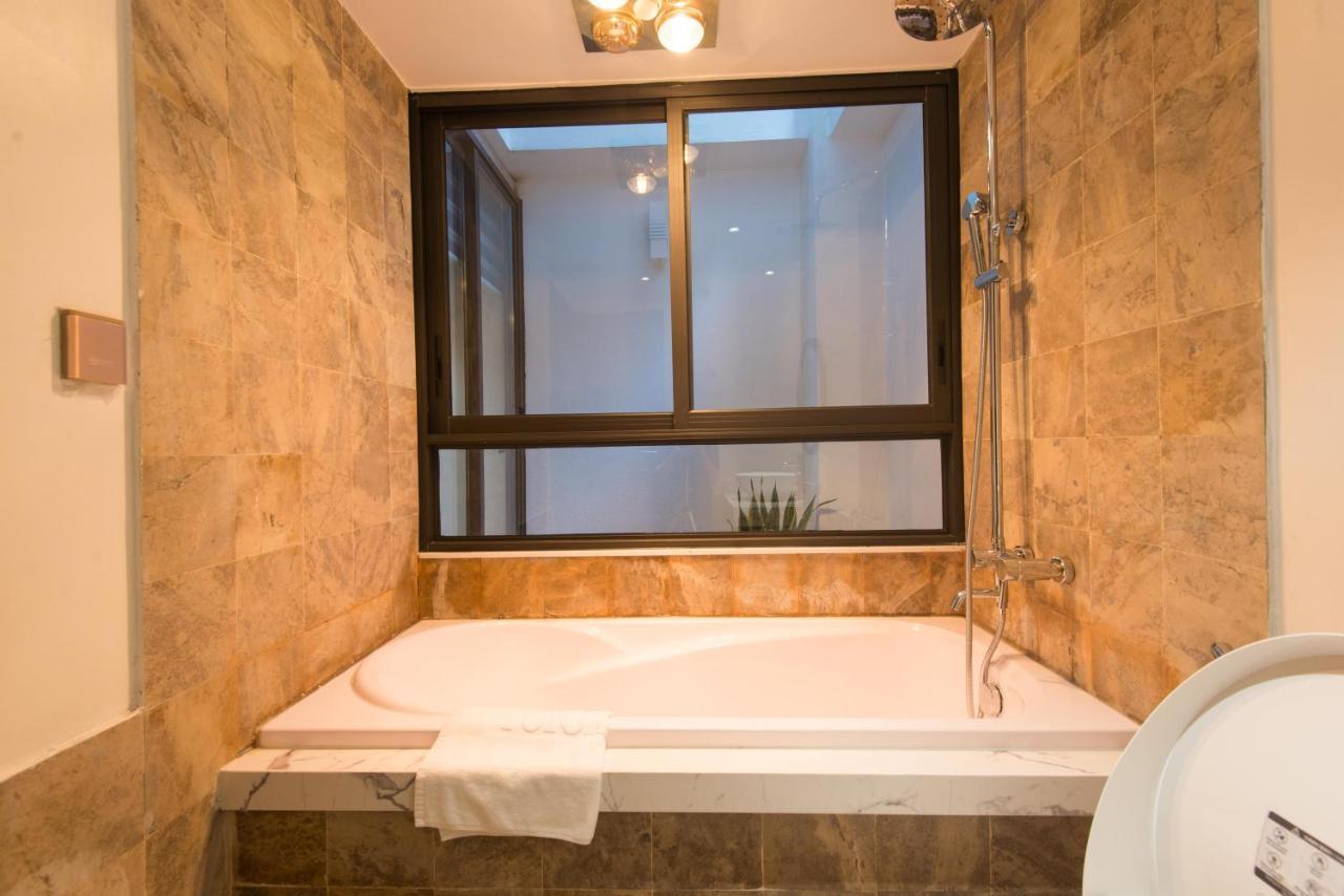 22Housing Hotel & Apartment 81 Linh Lang Hanoi Eksteriør billede